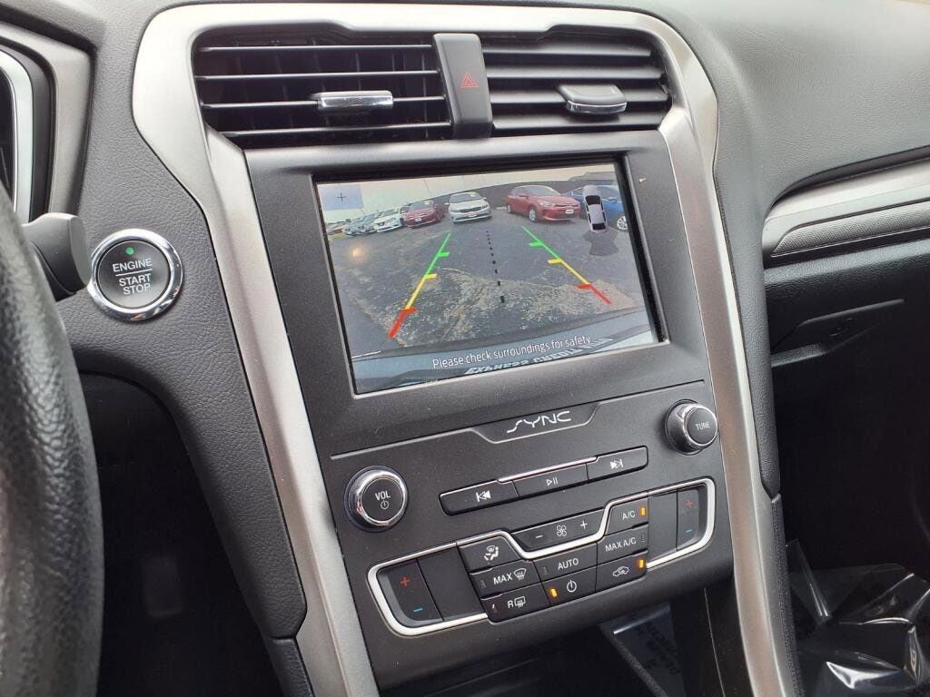 2020 Ford Fusion Hybrid SE - Photo 4
