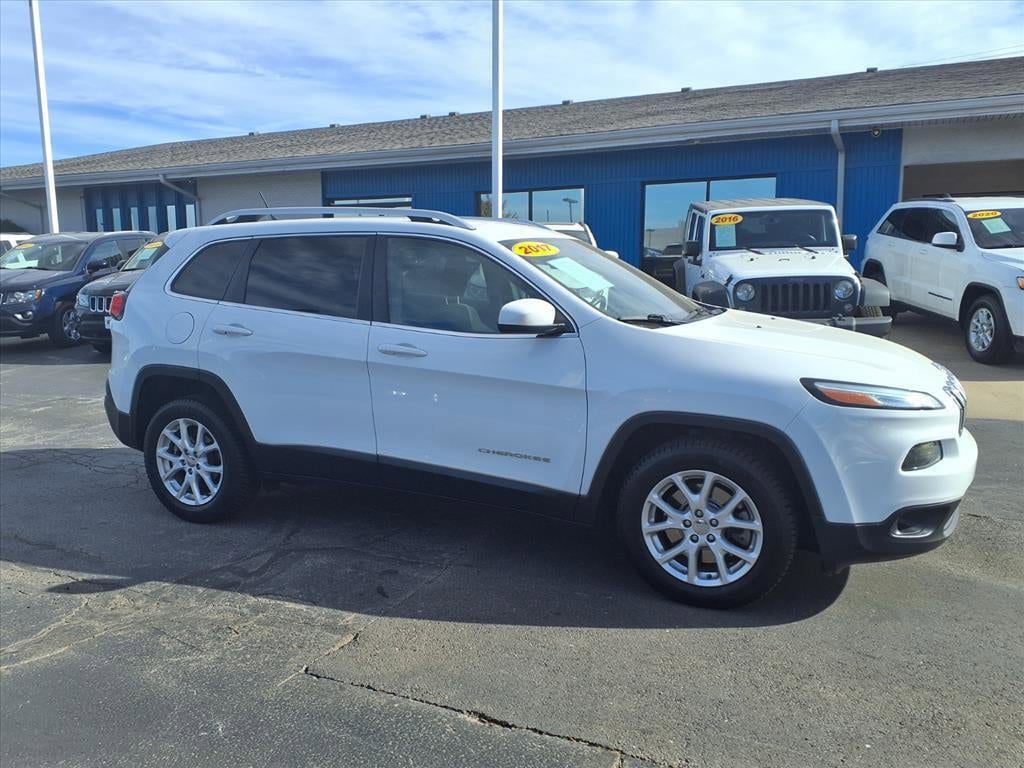 Used 2017 Jeep Cherokee Latitude FWD SUV