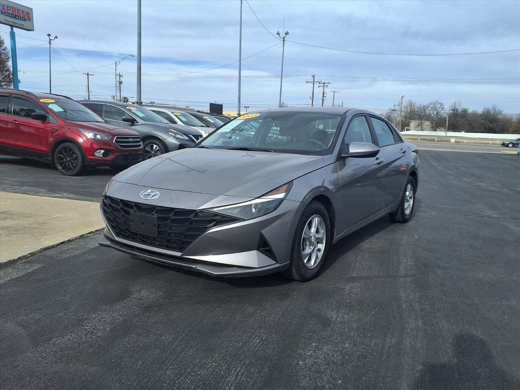 2023 Hyundai Elantra SE's photo