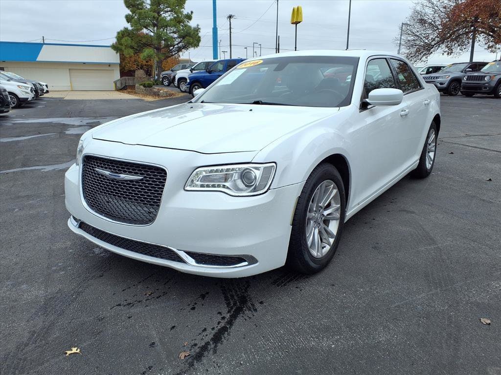 2016 Chrysler 300 Limited's photo