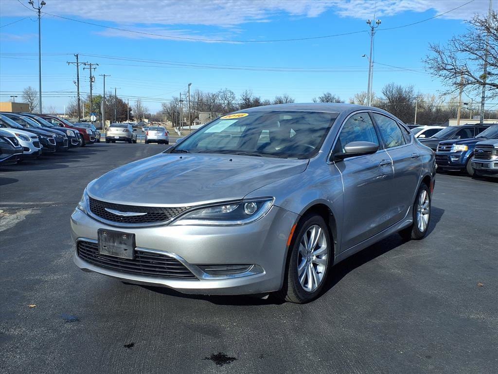 2016 Chrysler 200 Limited's photo