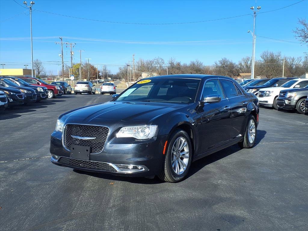 2017 Chrysler 300 C's photo