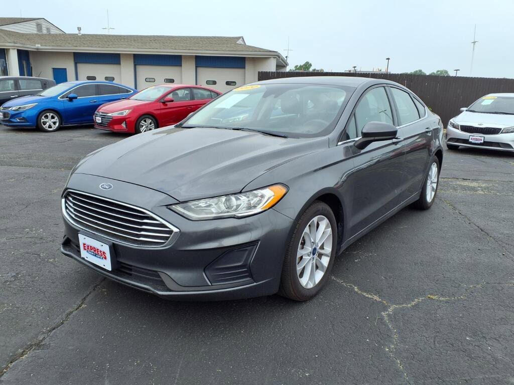 2020 Ford Fusion SE's photo