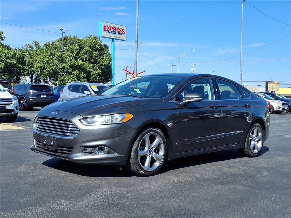 2015 Ford Fusion SE's photo