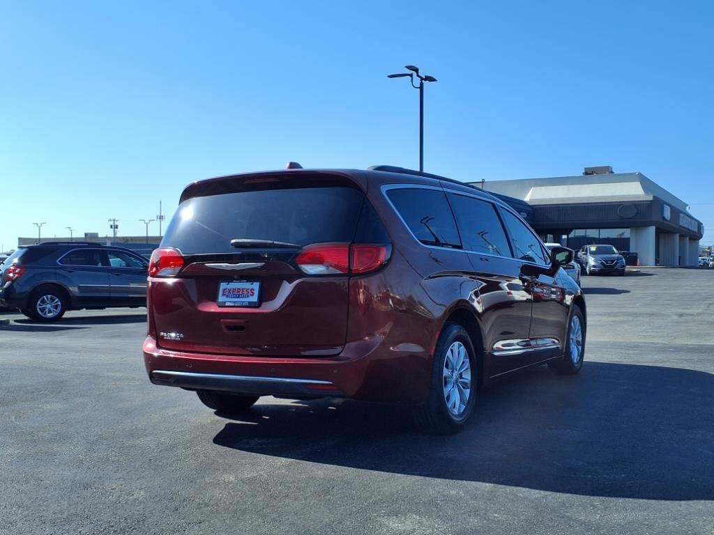 Used 2017 Chrysler Pacifica Touring-L Van