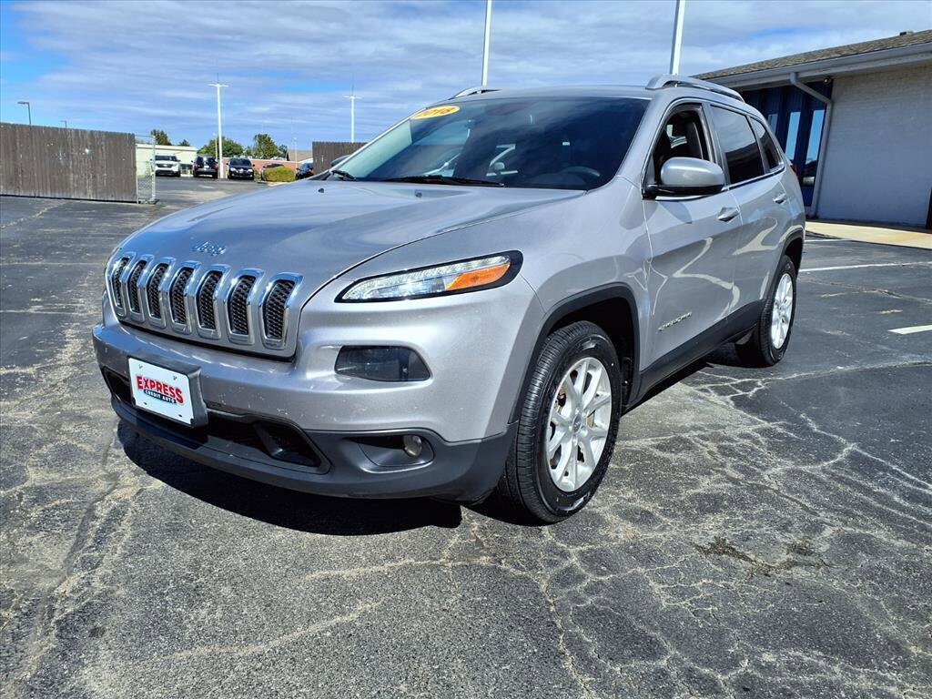 Used 2018 Jeep Cherokee Latitude FWD SUV