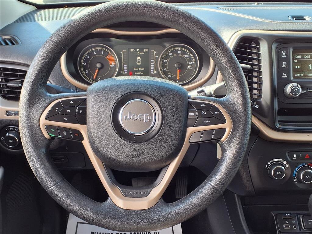 Used 2018 Jeep Cherokee Latitude FWD SUV