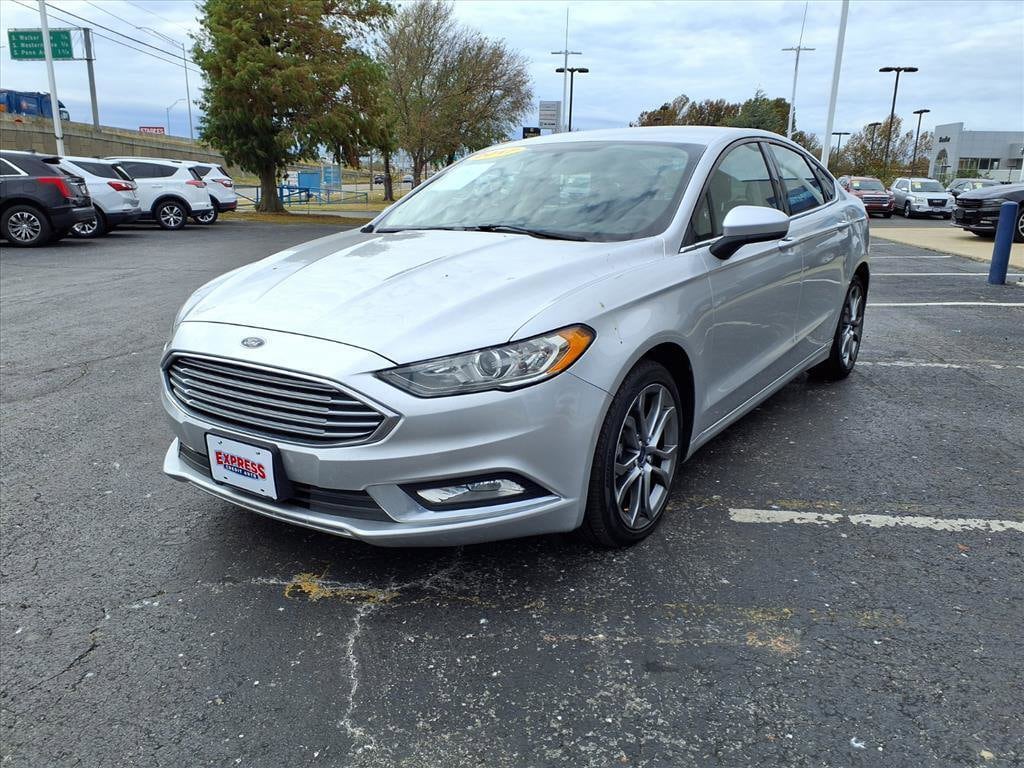 2017 Ford Fusion SE's photo