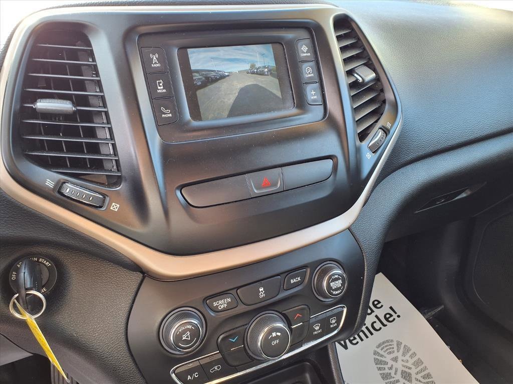 Used 2017 Jeep Cherokee Latitude FWD SUV