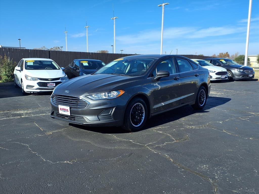 2019 Ford Fusion S's photo