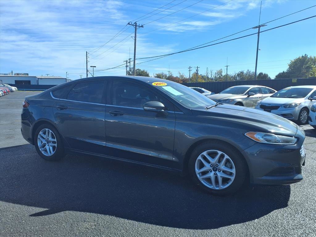 Used 2015 Ford Fusion SE Sedan