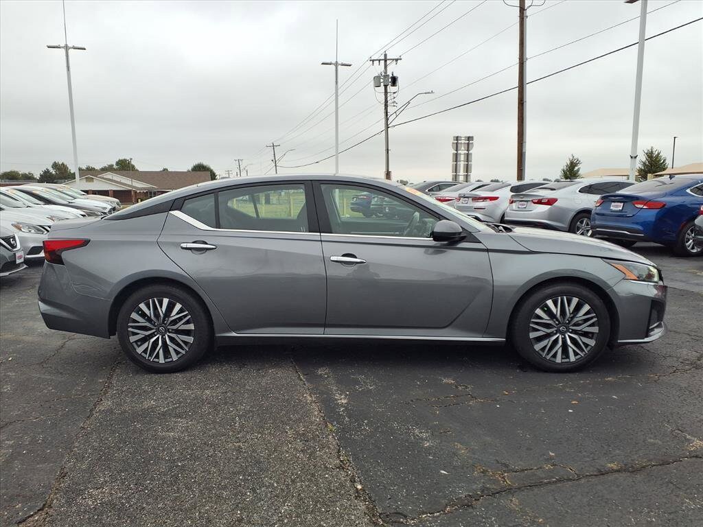 Used 2023 Nissan Altima 2.5 SV Sedan