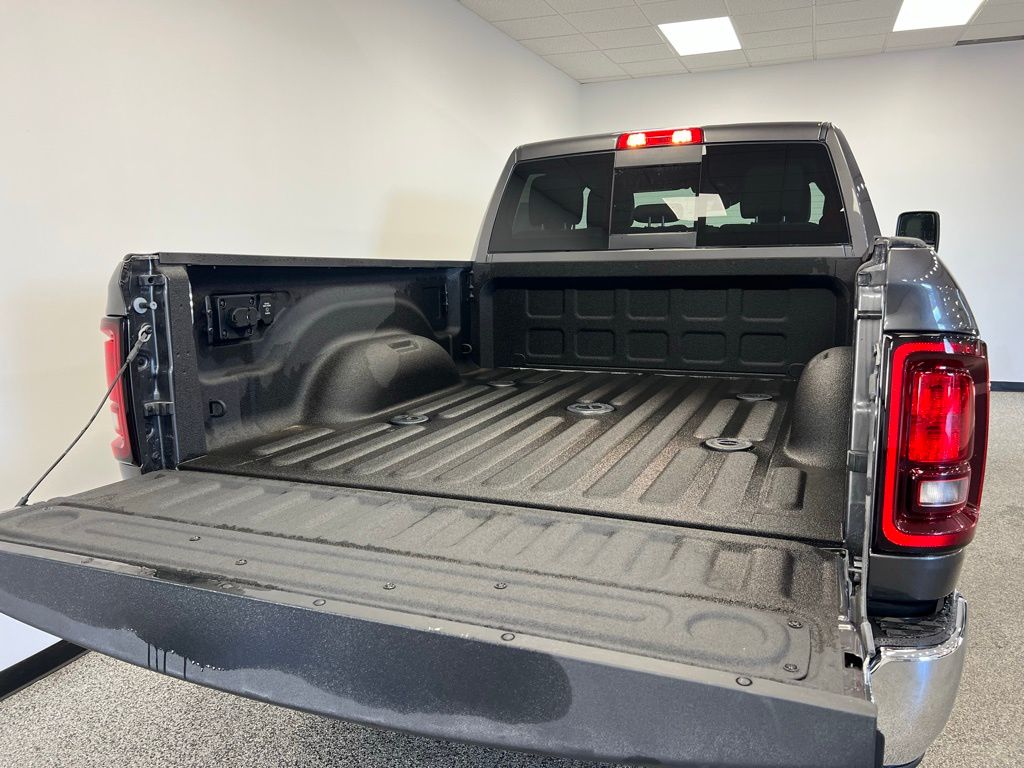 2025 RAM 2500 Tradesman - Photo 7