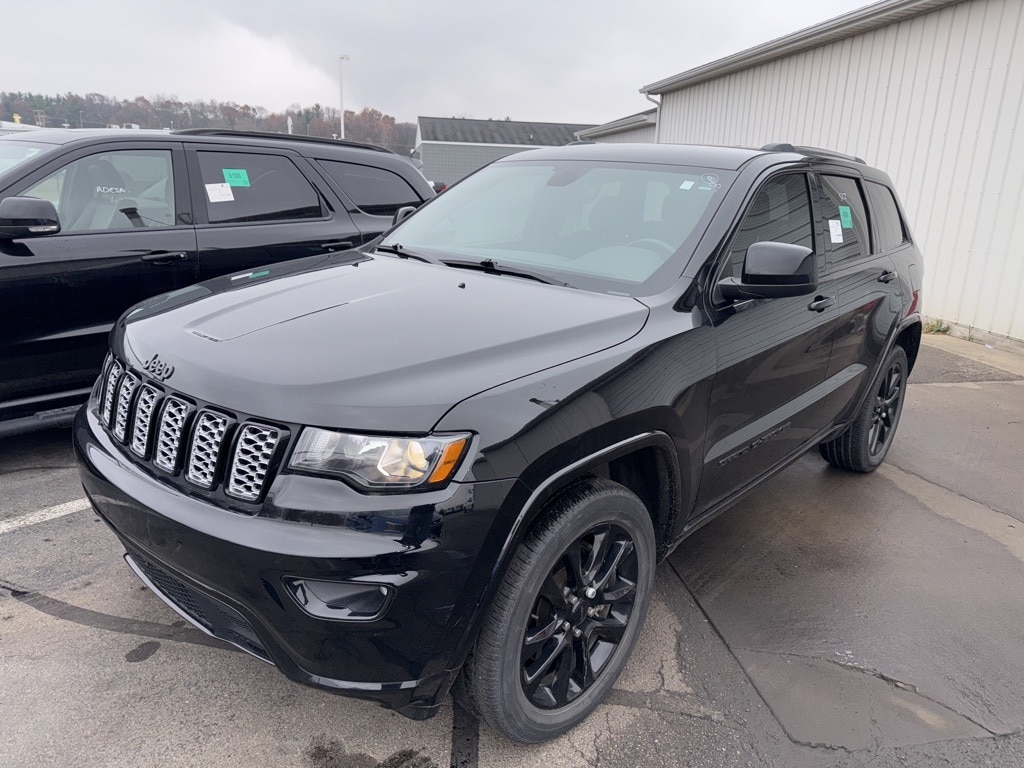 2021 Jeep Grand Cherokee Laredo X photo 2