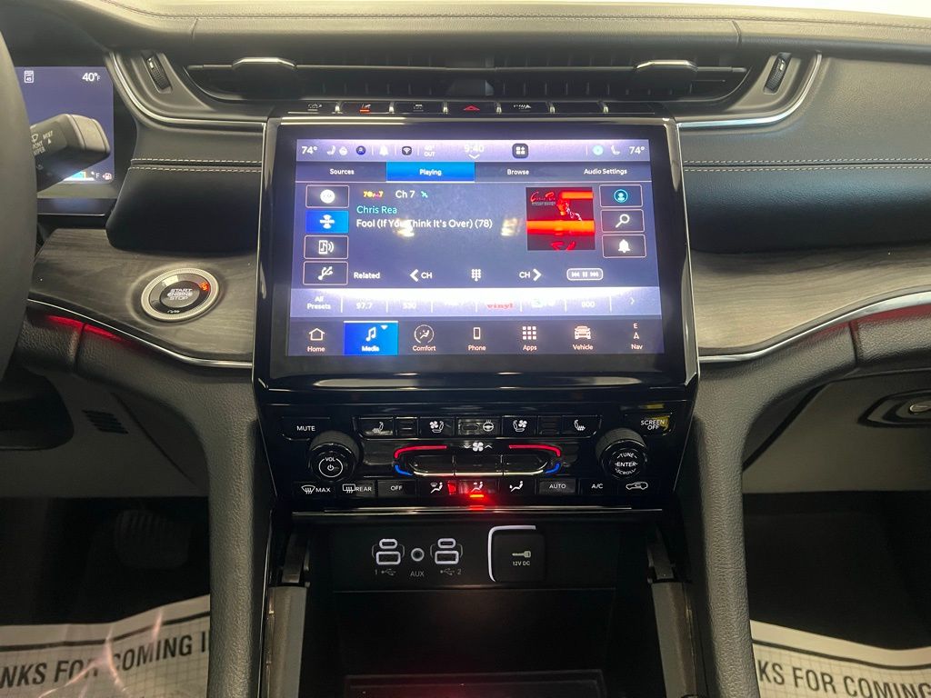 2024 Jeep Grand Cherokee Overland - Photo 11