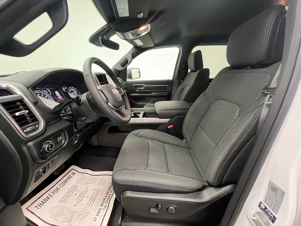 New 2025 Ram 1500 BIG HORN CREW CAB 4X4 5'7 BOX Pickup