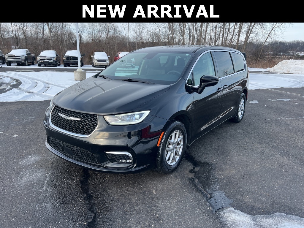 2024 Chrysler Pacifica Touring L's photo