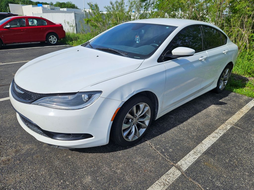 2015 Chrysler 200 S's photo