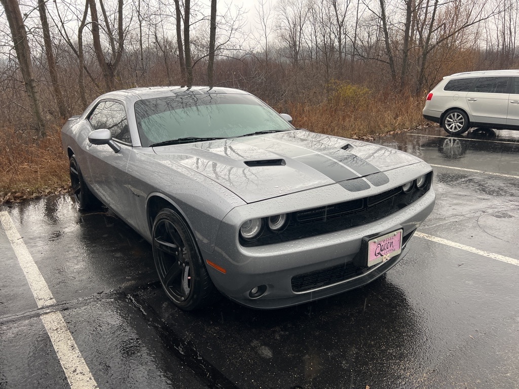 2016 Dodge Challenger R/T's photo