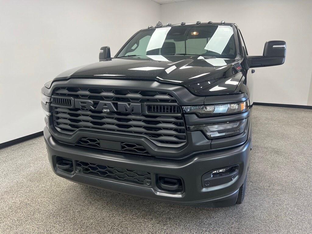 2025 Ram 2500 Tradesman photo 3