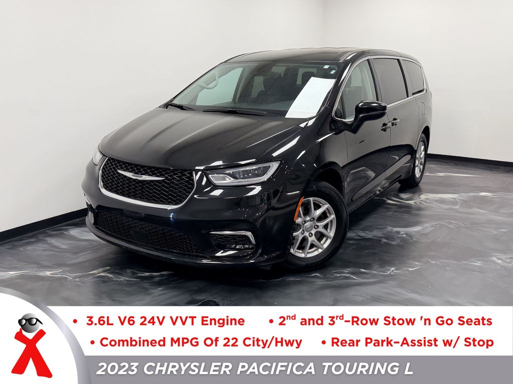 2023 Chrysler Pacifica Touring L's photo