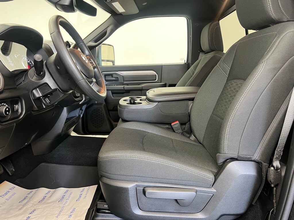 2025 Ram 2500 Tradesman photo 2