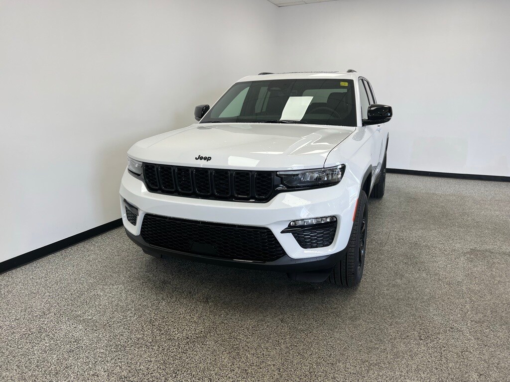 2025 Jeep Grand Cherokee Limited photo 2