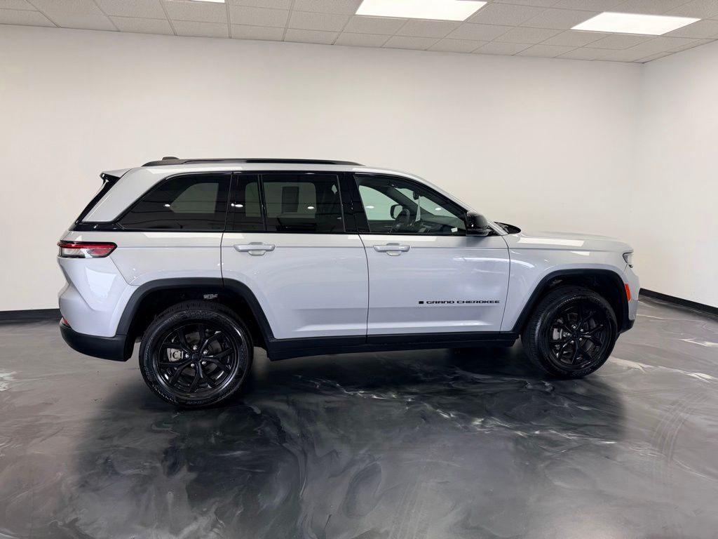 2024 Jeep Grand Cherokee Altitude - Photo 22