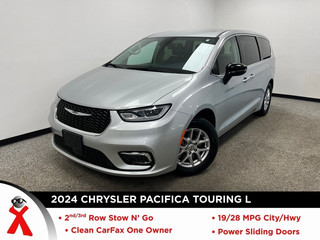 2024 Chrysler Pacifica Touring L's photo
