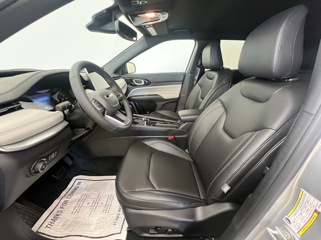2025 Jeep Compass Limited photo 3