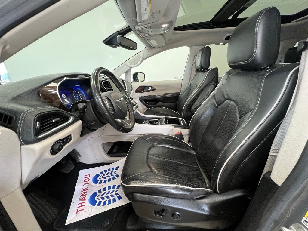2023 Chrysler Pacifica Limited photo 3
