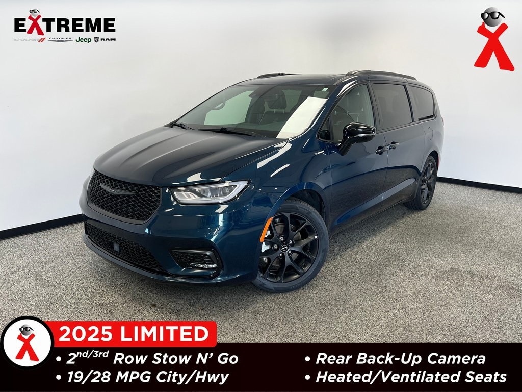 2025 Chrysler Pacifica Limited's photo