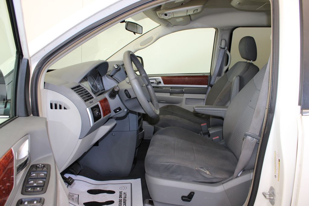 Used 2009 Chrysler Town & Country Touring with VIN 2A8HR54129R572675 for sale in Jackson, MI