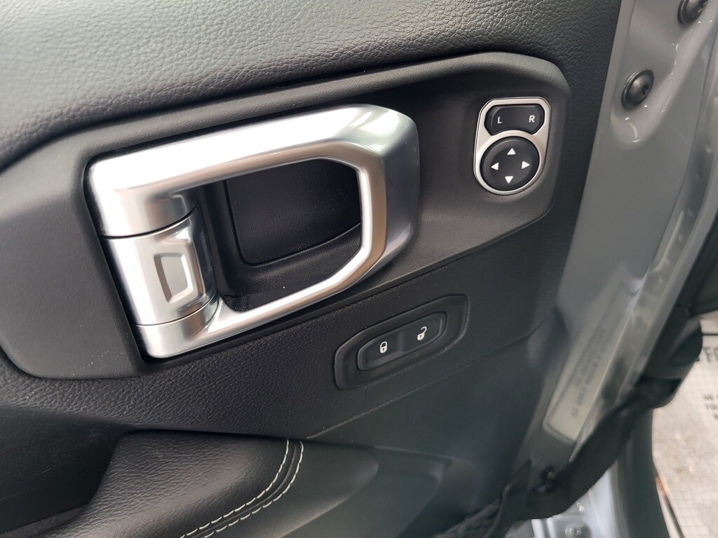 2022 Jeep Wrangler Rubicon photo 3
