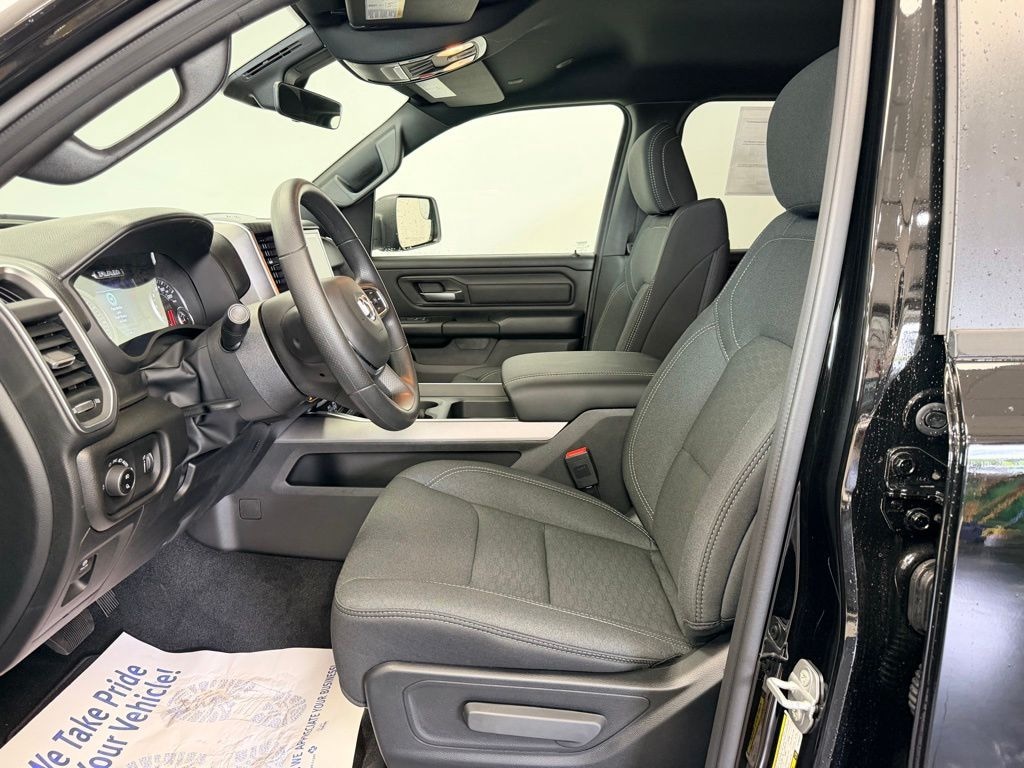 New 2026 Ram 1500 EXPRESS CREW CAB 4X4 5'7 BOX Pickup