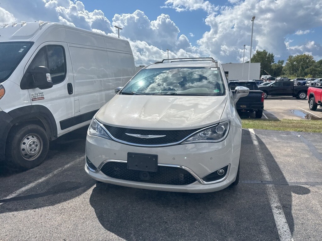 2017 Chrysler Pacifica Limited photo 4