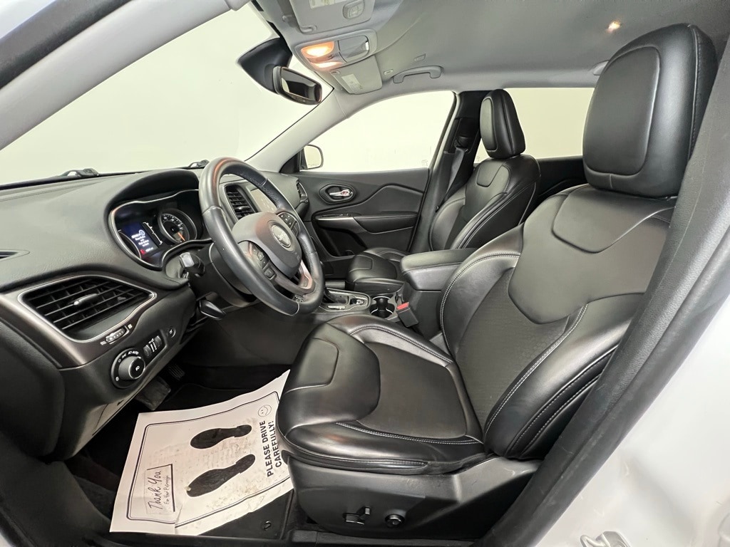 2019 Jeep Cherokee Latitude photo 2