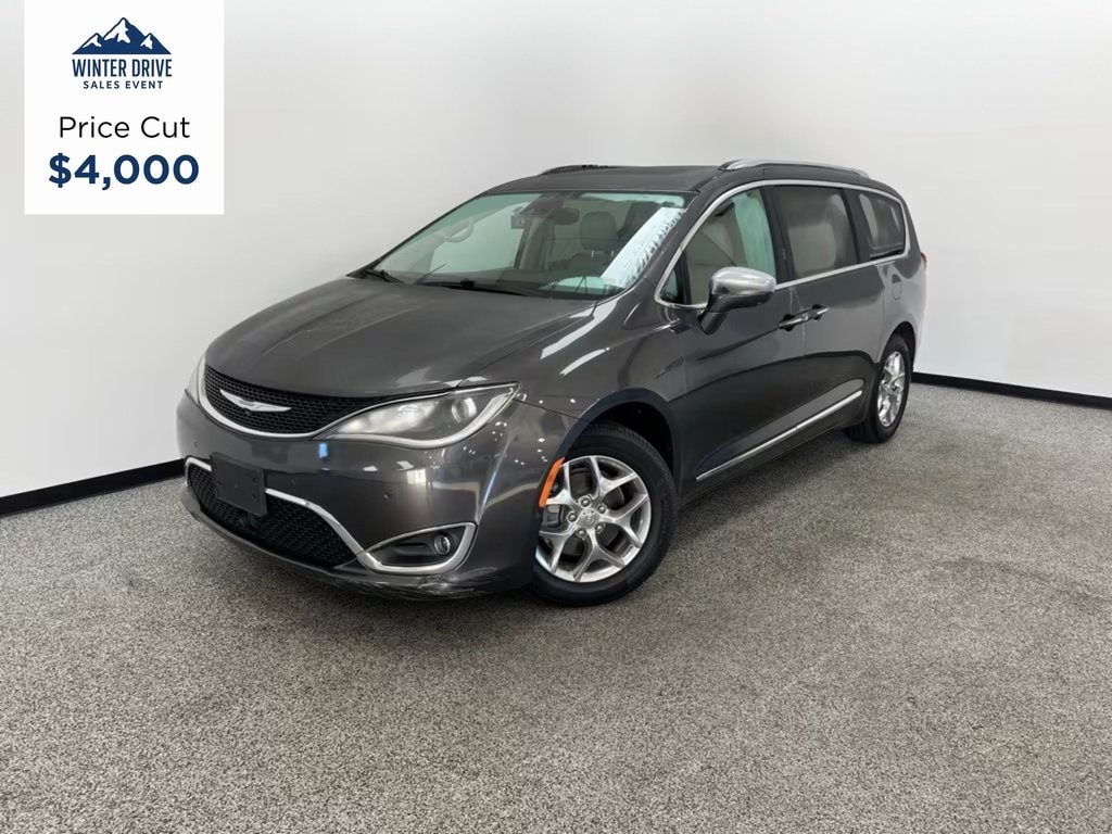 2017 Chrysler Pacifica Limited's photo