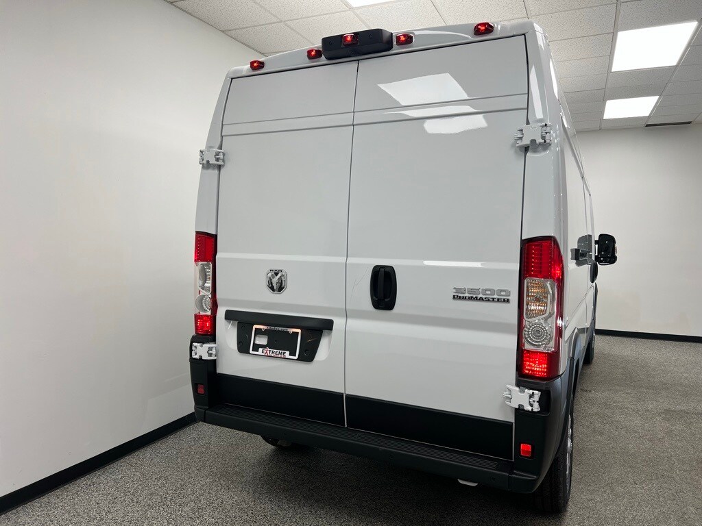 2026 Ram ProMaster 3500 Cargo Van photo 4