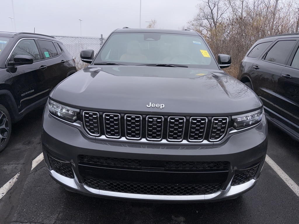 2024 Jeep Grand Cherokee L Summit Reserve photo 3