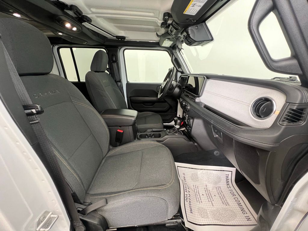 2024 Jeep Wrangler 4-Door Sahara - Photo 9