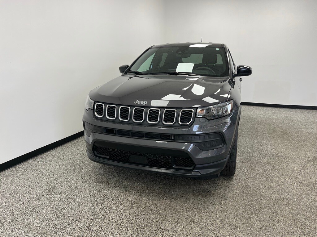 2024 Jeep Compass Sport photo 2