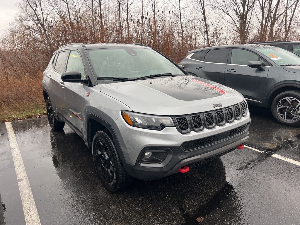 2024 Jeep Compass Trailhawk photo 2