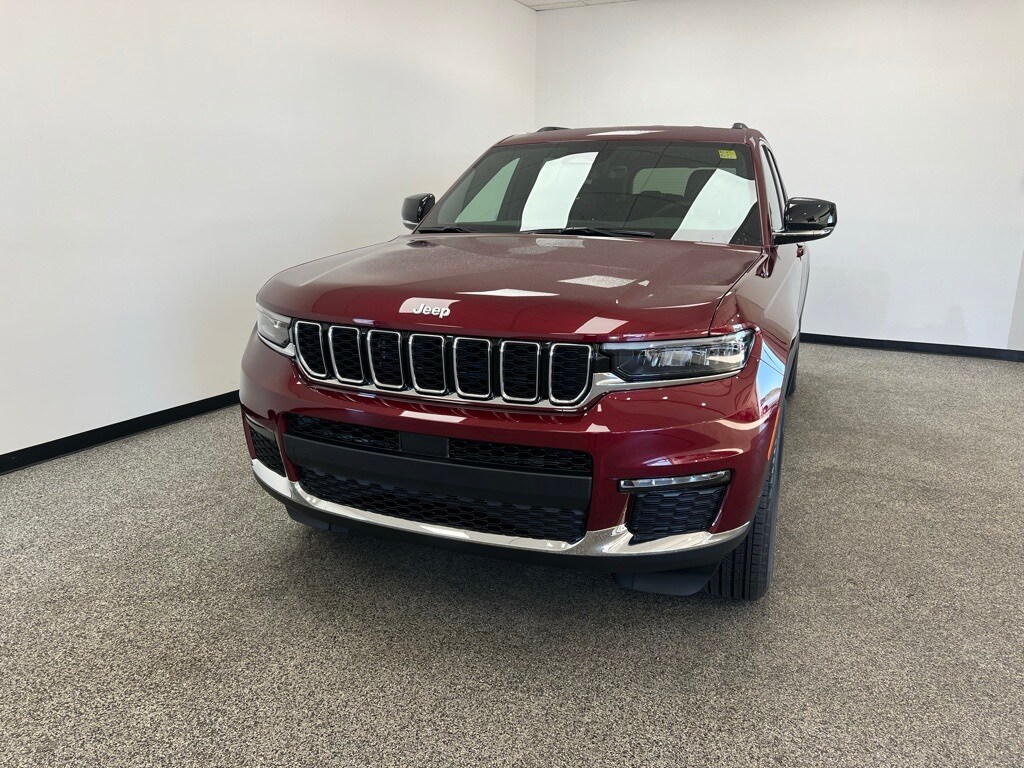 2025 Jeep Grand Cherokee Limited photo 2