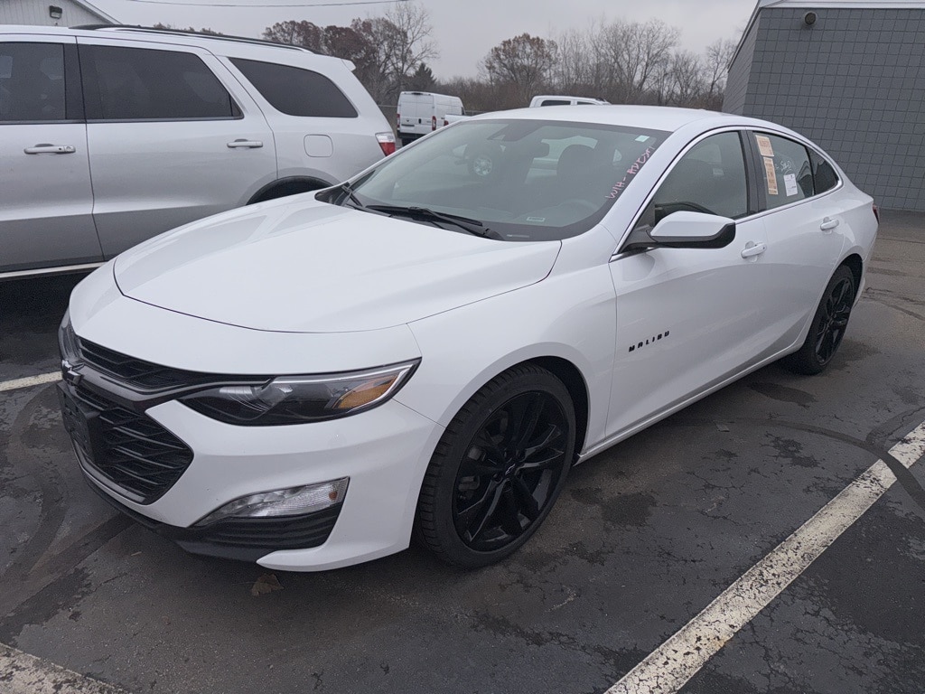 2024 Chevrolet Malibu 1LT photo 2