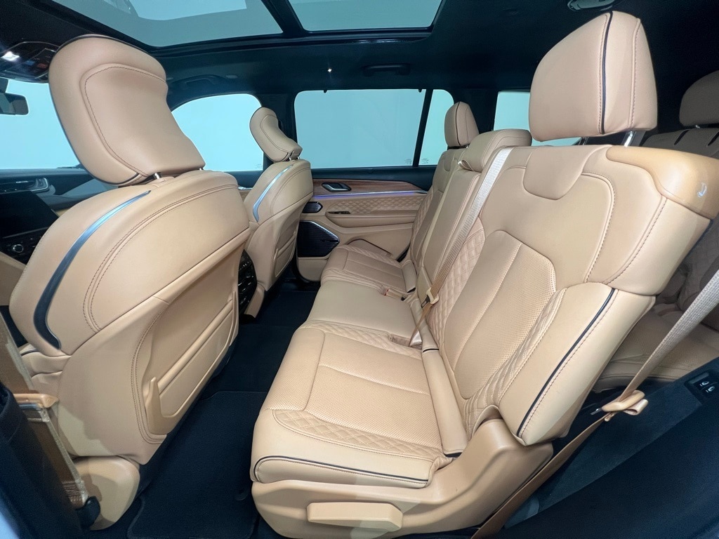 2024 Jeep Grand Cherokee L Summit Reserve photo 4