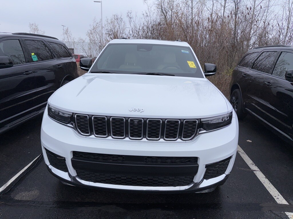 2024 Jeep Grand Cherokee Limited photo 2