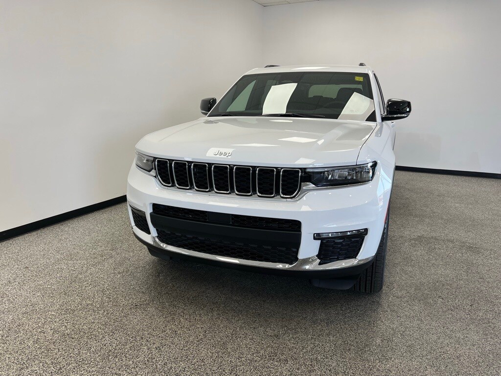 2025 Jeep Grand Cherokee Limited photo 2