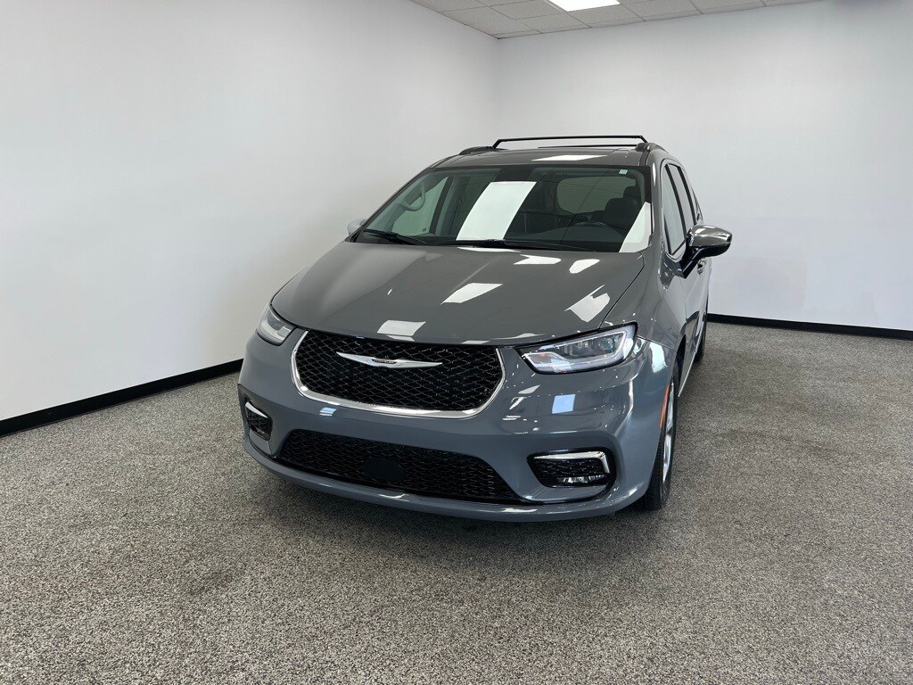 2023 Chrysler Pacifica Limited photo 2