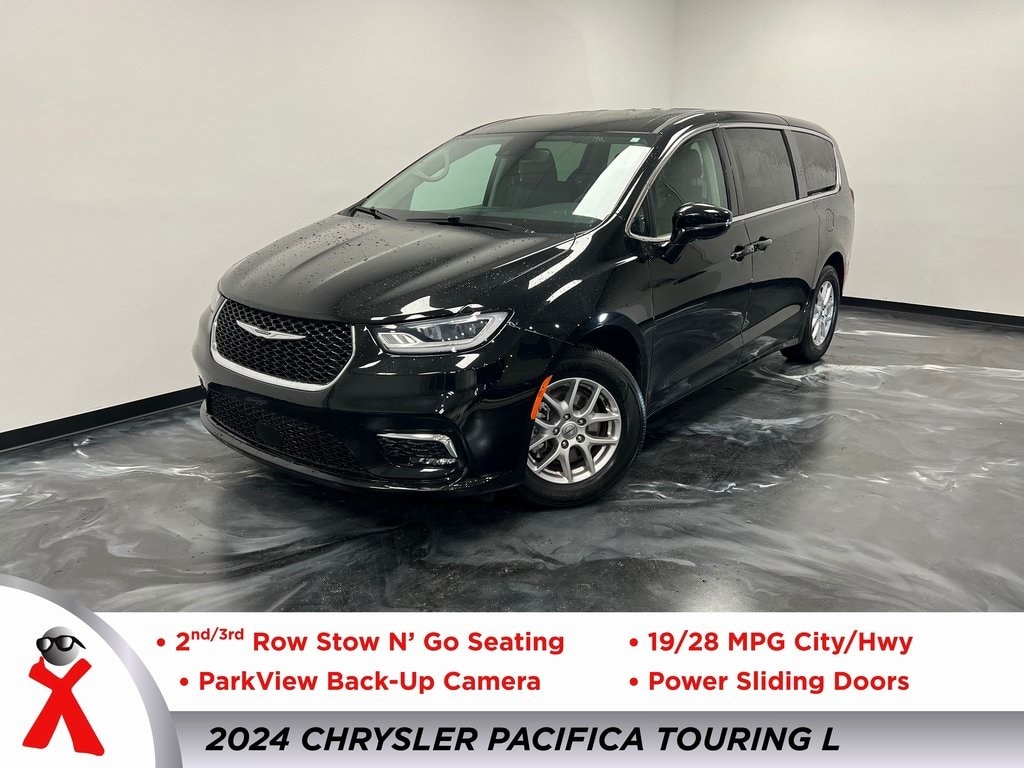 2024 Chrysler Pacifica Touring L's photo